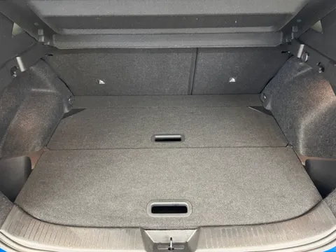 DV72RVA Nissan Qashqai 1.3 DiG-T MH N-Connecta [Glass Roof] 5dr Thumbnail #10