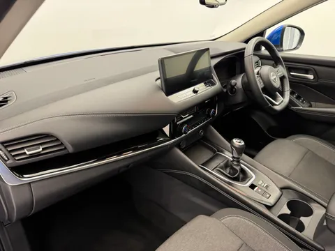 DV72RVA Nissan Qashqai 1.3 DiG-T MH N-Connecta [Glass Roof] 5dr Thumbnail #13