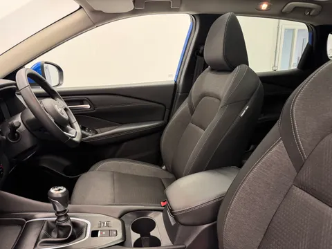 DV72RVA Nissan Qashqai 1.3 DiG-T MH N-Connecta [Glass Roof] 5dr Thumbnail #14