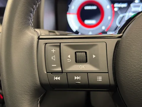 DV72RVA Nissan Qashqai 1.3 DiG-T MH N-Connecta [Glass Roof] 5dr Thumbnail #20