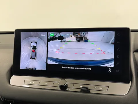 DV72RVA Nissan Qashqai 1.3 DiG-T MH N-Connecta [Glass Roof] 5dr Thumbnail #24