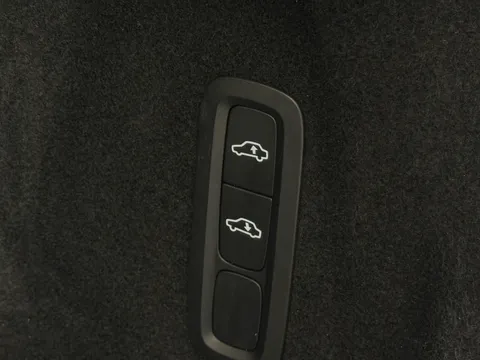 RF74ZSW Volvo XC60 2.0 B5P Ultra Black Edition 5dr AWD Geartronic Thumbnail #10