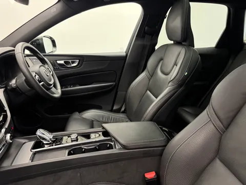 RF74ZSW Volvo XC60 2.0 B5P Ultra Black Edition 5dr AWD Geartronic Thumbnail #16