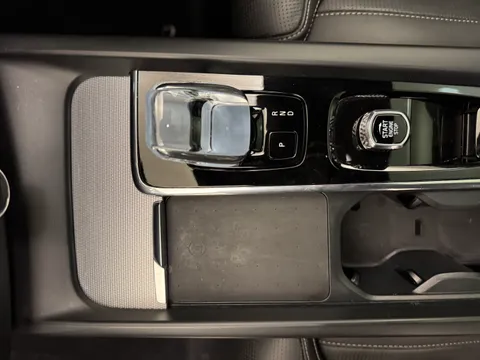 RF74ZSW Volvo XC60 2.0 B5P Ultra Black Edition 5dr AWD Geartronic Thumbnail #18