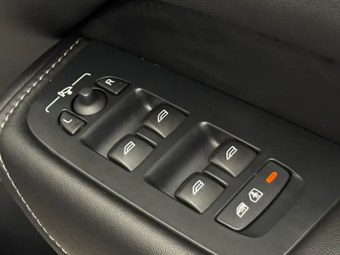 RF74ZSW Volvo XC60 2.0 B5P Ultra Black Edition 5dr AWD Geartronic Thumbnail #21