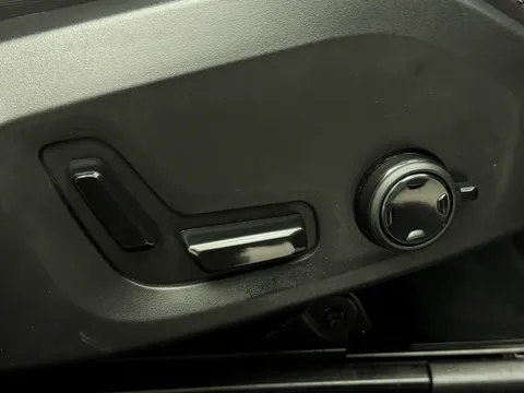 RF74ZSW Volvo XC60 2.0 B5P Ultra Black Edition 5dr AWD Geartronic Thumbnail #22