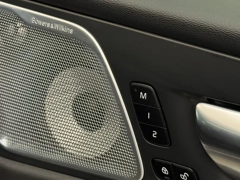 RF74ZSW Volvo XC60 2.0 B5P Ultra Black Edition 5dr AWD Geartronic Thumbnail #23