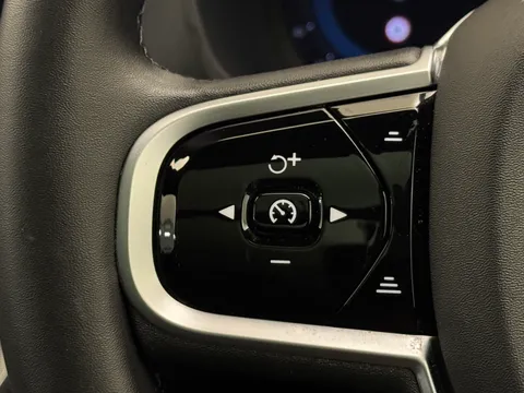 RF74ZSW Volvo XC60 2.0 B5P Ultra Black Edition 5dr AWD Geartronic Thumbnail #25