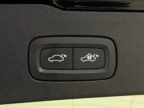 RF74ARO Volvo V60 2.0 B4P Plus Dark 5dr Auto [7 speed] Thumbnail #10