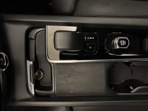 RF74ARO Volvo V60 2.0 B4P Plus Dark 5dr Auto [7 speed] Thumbnail #17