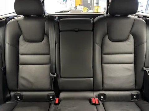 RF74ARO Volvo V60 2.0 B4P Plus Dark 5dr Auto [7 speed] Thumbnail #18