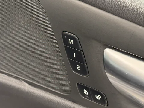 RF74ARO Volvo V60 2.0 B4P Plus Dark 5dr Auto [7 speed] Thumbnail #20