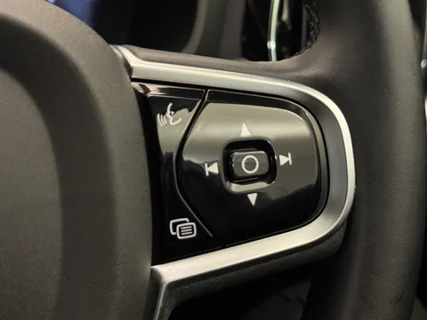 RF74ARO Volvo V60 2.0 B4P Plus Dark 5dr Auto [7 speed] Thumbnail #24