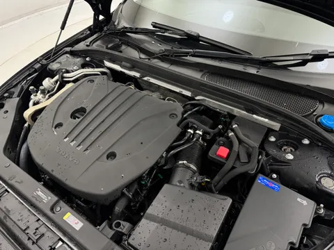 RF74ARO Volvo V60 2.0 B4P Plus Dark 5dr Auto [7 speed] Thumbnail #30