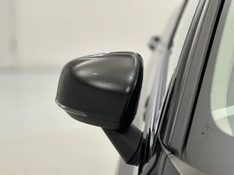 RF74ARO Volvo V60 2.0 B4P Plus Dark 5dr Auto [7 speed] Thumbnail #31