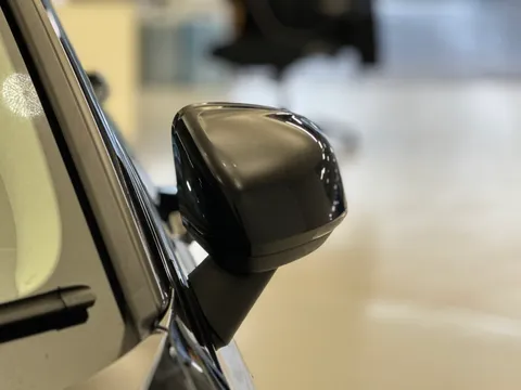 RF74ARO Volvo V60 2.0 B4P Plus Dark 5dr Auto [7 speed] Thumbnail #32