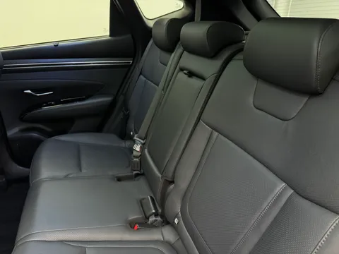FD71PXB Hyundai Tucson 1.6 TGDi Plug-in Hybrid Ultimate 5dr 4WD Auto Thumbnail #13
