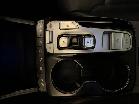 FD71PXB Hyundai Tucson 1.6 TGDi Plug-in Hybrid Ultimate 5dr 4WD Auto Thumbnail #17