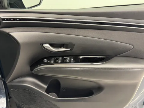 FD71PXB Hyundai Tucson 1.6 TGDi Plug-in Hybrid Ultimate 5dr 4WD Auto Thumbnail #19