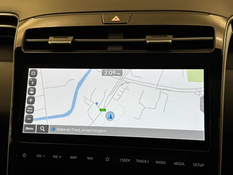 FD71PXB Hyundai Tucson 1.6 TGDi Plug-in Hybrid Ultimate 5dr 4WD Auto Thumbnail #26