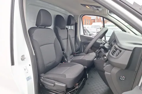 DL75WEW Renault Trafic LL30 Blue dCi 130 Advance [Safety] Van Thumbnail #29