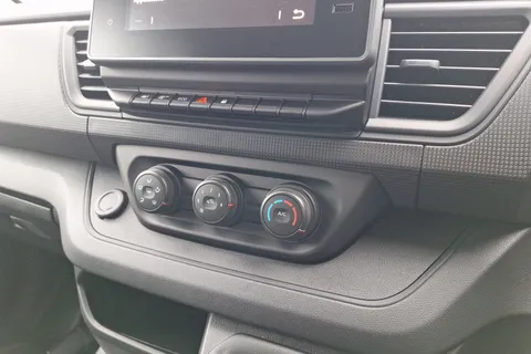 DL75WEW Renault Trafic LL30 Blue dCi 130 Advance [Safety] Van Thumbnail #40