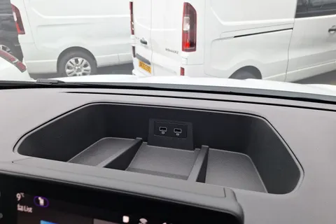 DL75WEW Renault Trafic LL30 Blue dCi 130 Advance [Safety] Van Thumbnail #39