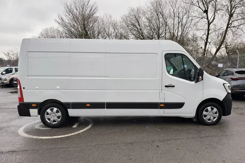 HN23GRU Renault Master LM35dCi 135 Business+ Medium Roof Van Thumbnail #4