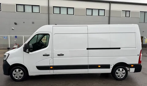 HN23GRU Renault Master LM35dCi 135 Business+ Medium Roof Van Thumbnail #5