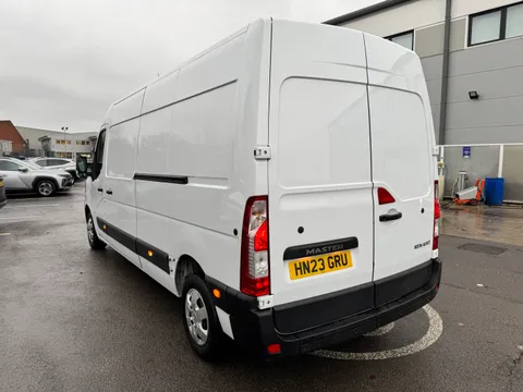 HN23GRU Renault Master LM35dCi 135 Business+ Medium Roof Van Thumbnail #6