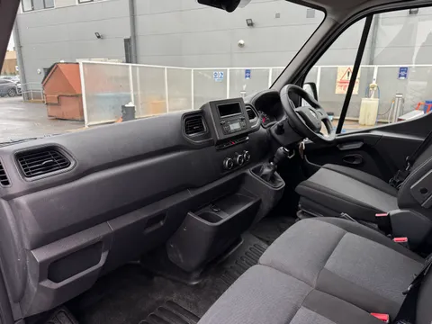 HN23GRU Renault Master LM35dCi 135 Business+ Medium Roof Van Thumbnail #10
