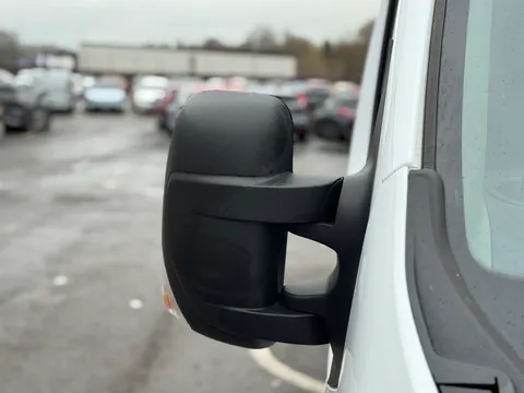 HN23GRU Renault Master LM35dCi 135 Business+ Medium Roof Van Thumbnail #18