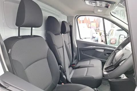 DL75WDD Renault Trafic SL30 Blue dCi 130 Advance [Safety] Van Thumbnail #3