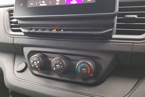 DL75WDD Renault Trafic SL30 Blue dCi 130 Advance [Safety] Van Thumbnail #40