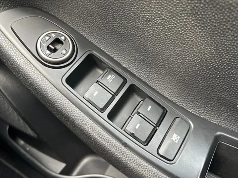 KY19XJK Hyundai i20 1.2 MPi SE 5dr Thumbnail #20