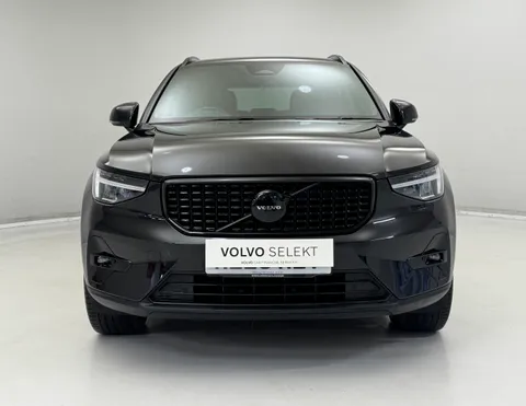 RE25KLV Volvo XC40 2.0 B4P Plus Black Edition 5dr Auto Thumbnail #2