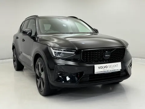 RE25KLV Volvo XC40 2.0 B4P Plus Black Edition 5dr Auto Thumbnail #1