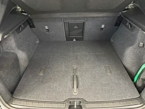 RE25KLV Volvo XC40 2.0 B4P Plus Black Edition 5dr Auto Thumbnail #9