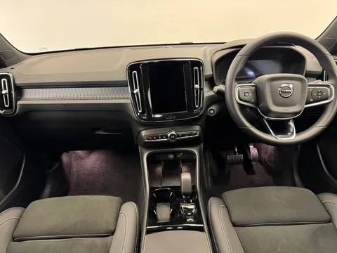 RE25KLV Volvo XC40 2.0 B4P Plus Black Edition 5dr Auto Thumbnail #12