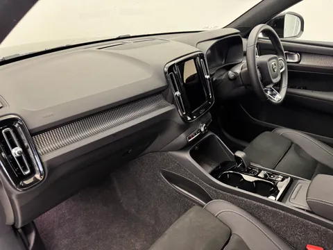 RE25KLV Volvo XC40 2.0 B4P Plus Black Edition 5dr Auto Thumbnail #13