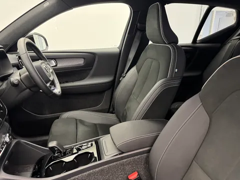 RE25KLV Volvo XC40 2.0 B4P Plus Black Edition 5dr Auto Thumbnail #14