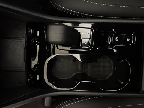 RE25KLV Volvo XC40 2.0 B4P Plus Black Edition 5dr Auto Thumbnail #16