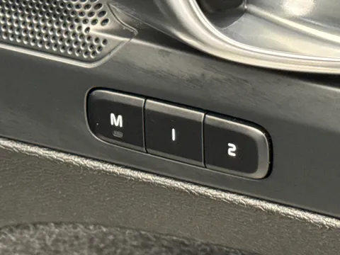 RE25KLV Volvo XC40 2.0 B4P Plus Black Edition 5dr Auto Thumbnail #20