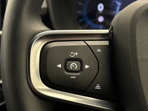 RE25KLV Volvo XC40 2.0 B4P Plus Black Edition 5dr Auto Thumbnail #23