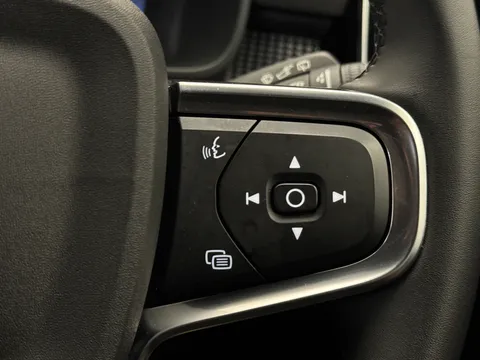 RE25KLV Volvo XC40 2.0 B4P Plus Black Edition 5dr Auto Thumbnail #24