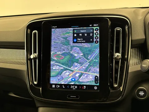 RE25KLV Volvo XC40 2.0 B4P Plus Black Edition 5dr Auto Thumbnail #26