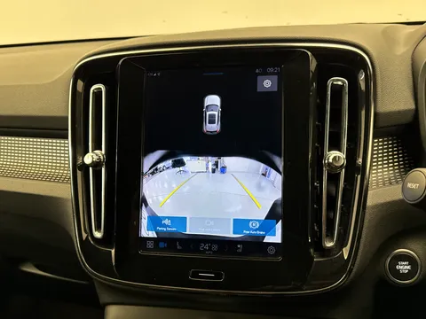 RE25KLV Volvo XC40 2.0 B4P Plus Black Edition 5dr Auto Thumbnail #27