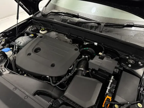 RE25KLV Volvo XC40 2.0 B4P Plus Black Edition 5dr Auto Thumbnail #31