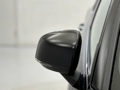 RE25KLV Volvo XC40 2.0 B4P Plus Black Edition 5dr Auto Thumbnail #32