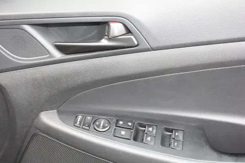 DF69FNN Hyundai Tucson 1.6 TGDi 177 N Line 5dr 2WD DCT Thumbnail #18